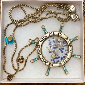 GUC Betsy Johnson necklace